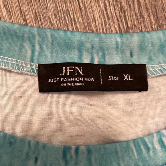 Women’s top - Picture 2 of 3